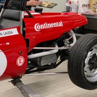 ...und der Kaimann Racer von Niki Lauda...