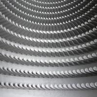 Rudolf Rengshausen: Strahlen von Dampfturbinenteilen (Rotor und Leitschaufelblätter) mit Glasperlen